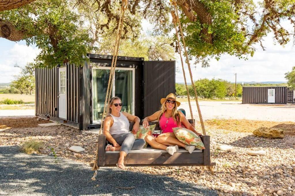 The Container Retreat @ 290 Wine Trail #8 Celebrate! Βίλα Hye Εξωτερικό φωτογραφία